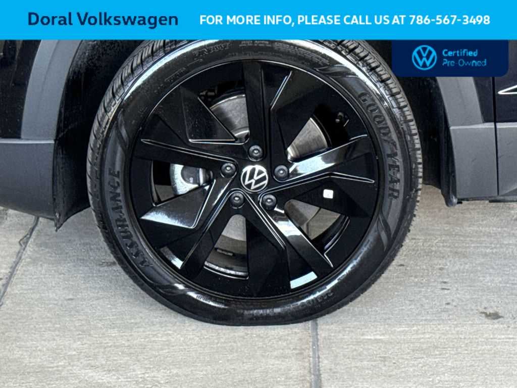 2025 Volkswagen Taos SE