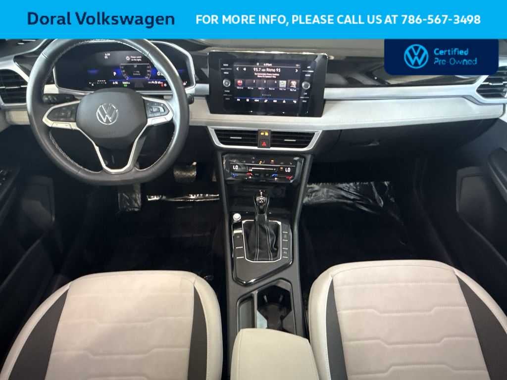 2025 Volkswagen Taos SE