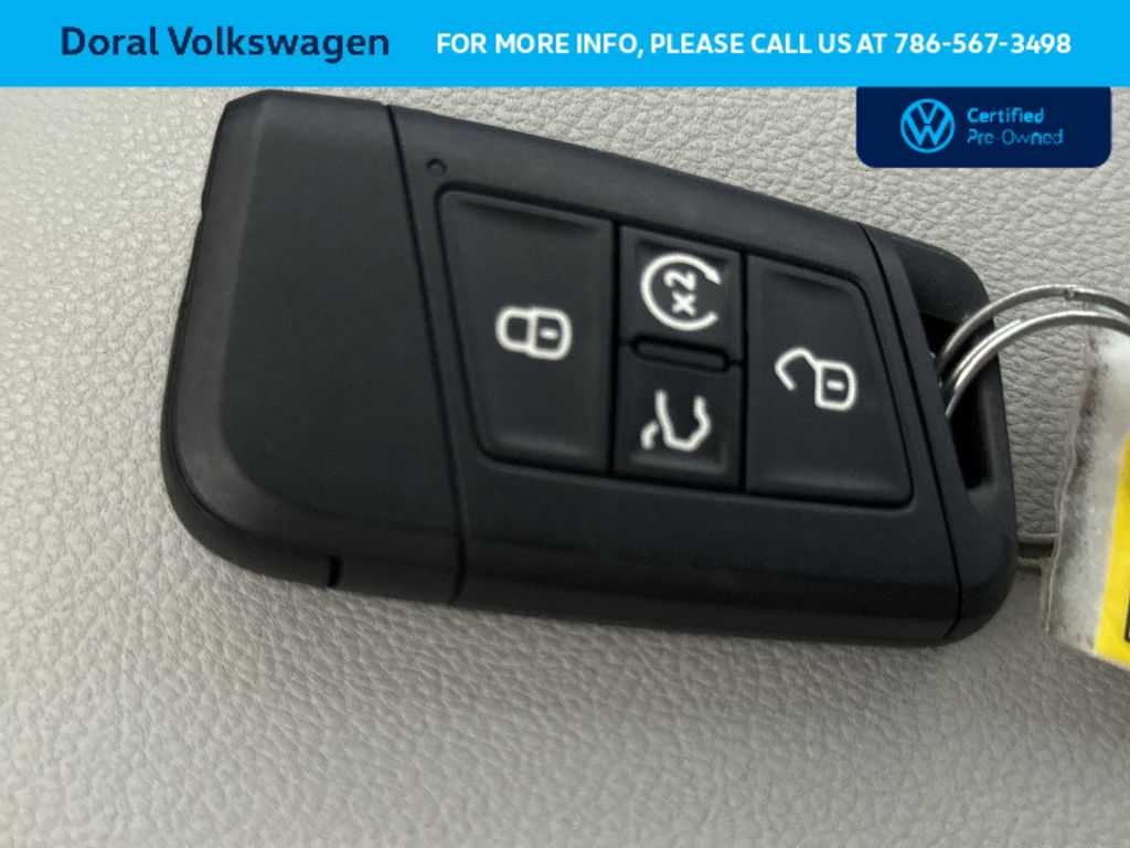 2025 Volkswagen Taos SE