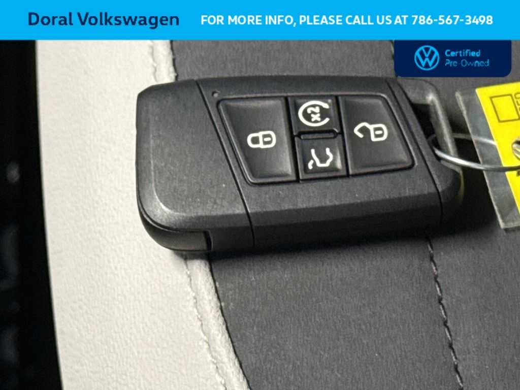 2025 Volkswagen Taos SE