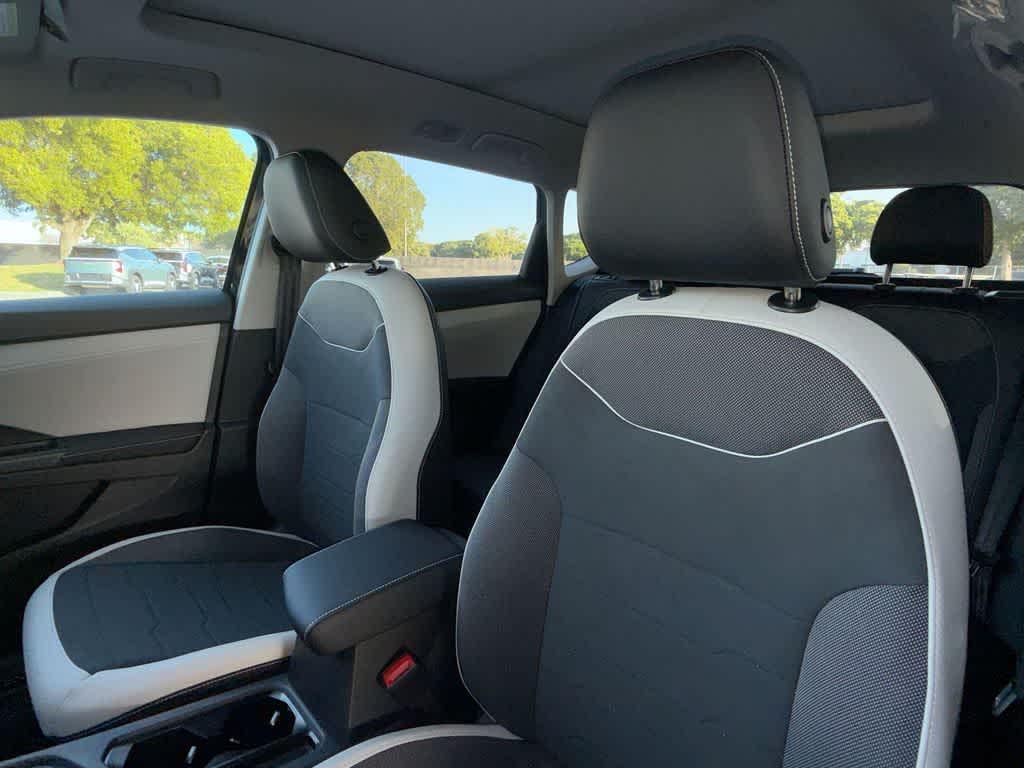 2026 Volkswagen Taos SE