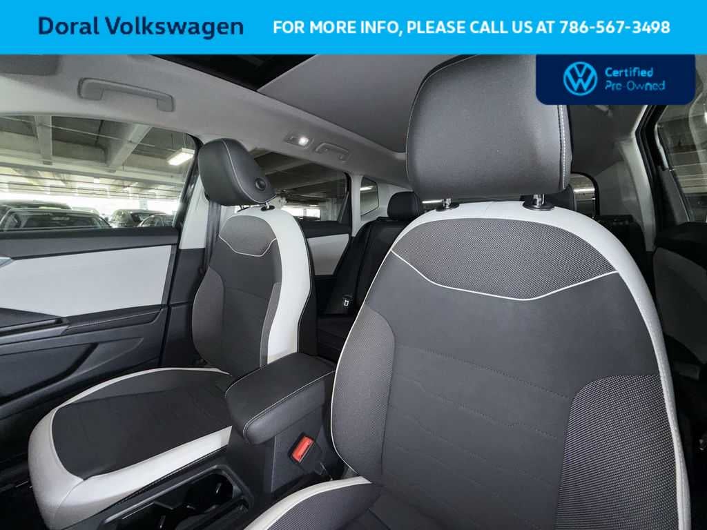 2025 Volkswagen Taos SE