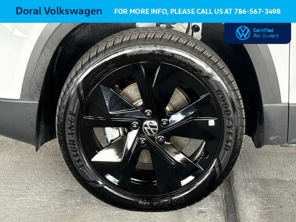 2025 Volkswagen Taos SE