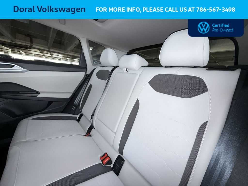2025 Volkswagen Taos SE