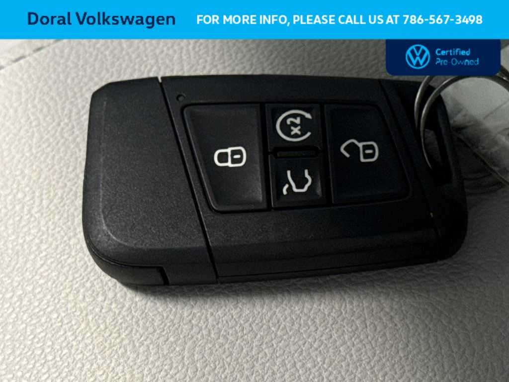 2025 Volkswagen Taos SE
