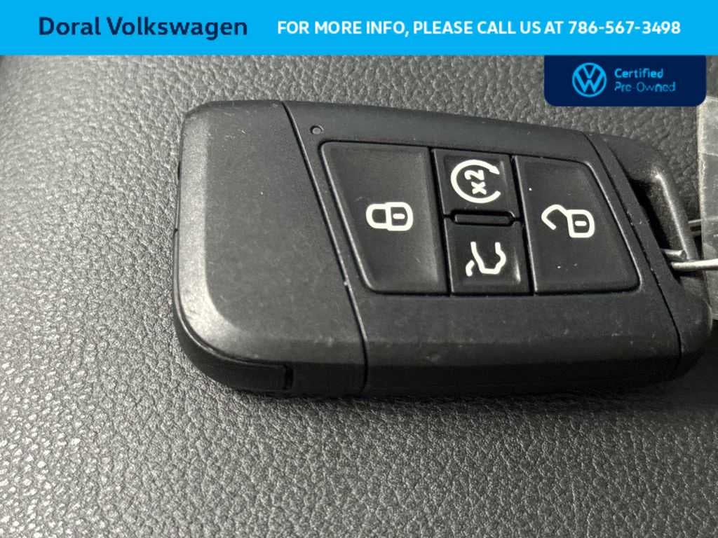 2025 Volkswagen Taos SE