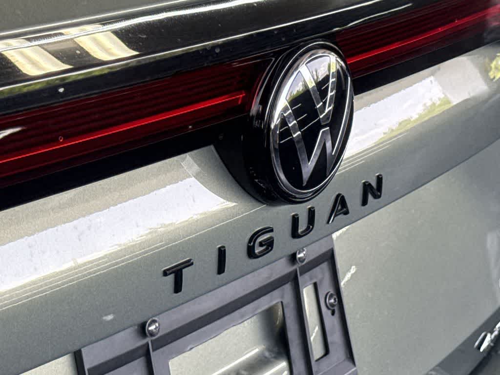 2026 Volkswagen Tiguan SE R-Line Black