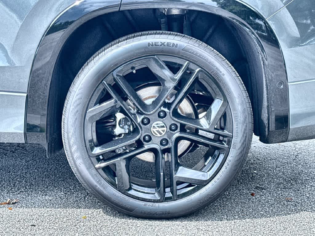 2027 Volkswagen Tiguan SE R-Line Black