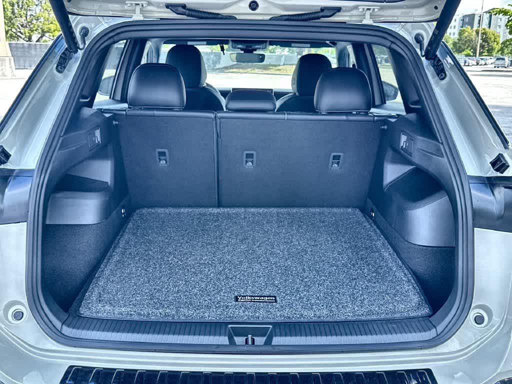 2027 Volkswagen Tiguan SE R-Line Black