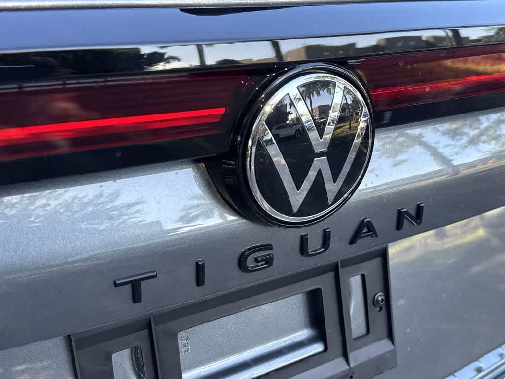 2026 Volkswagen Tiguan SE R-Line Black