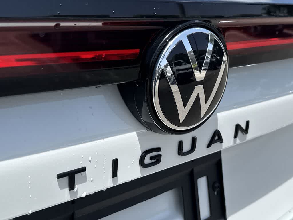2026 Volkswagen Tiguan SE R-Line Black