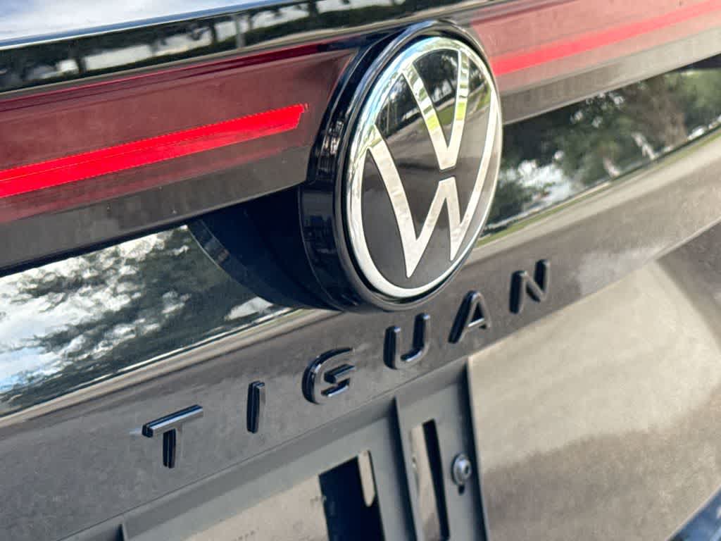 2026 Volkswagen Tiguan SE R-Line Black