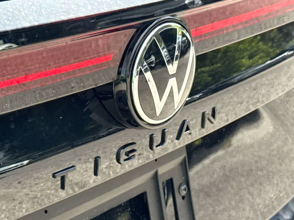 2026 Volkswagen Tiguan SE R-Line Black
