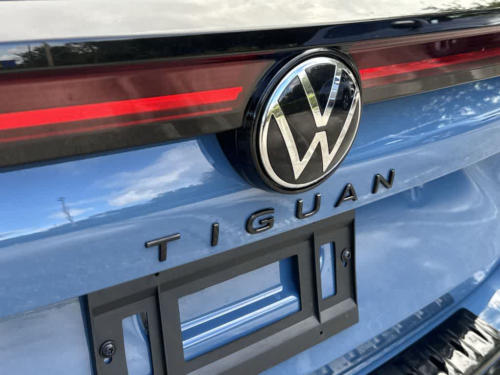 2026 Volkswagen Tiguan SE R-Line Black