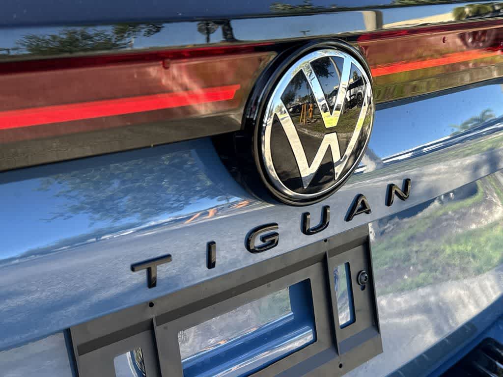 2026 Volkswagen Tiguan SE R-Line Black