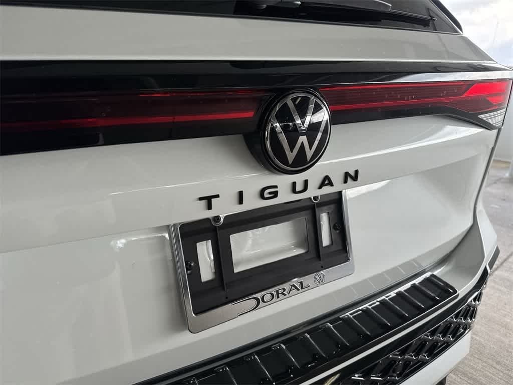 2026 Volkswagen Tiguan SE R-Line Black