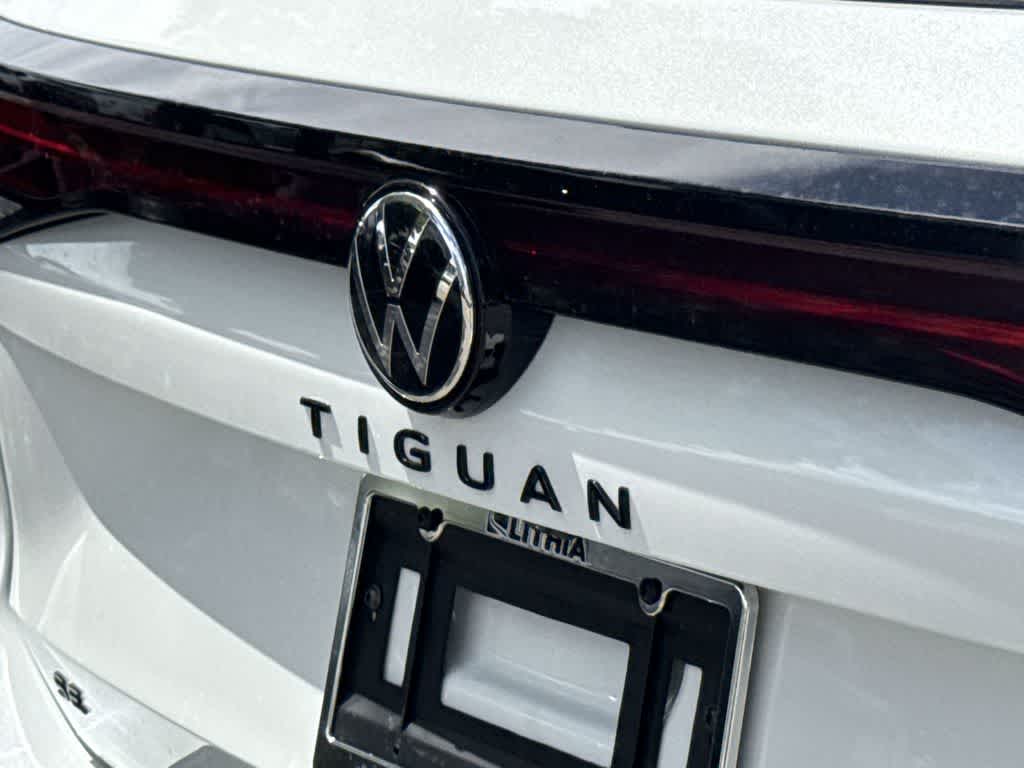 2026 Volkswagen Tiguan SE R-Line Black
