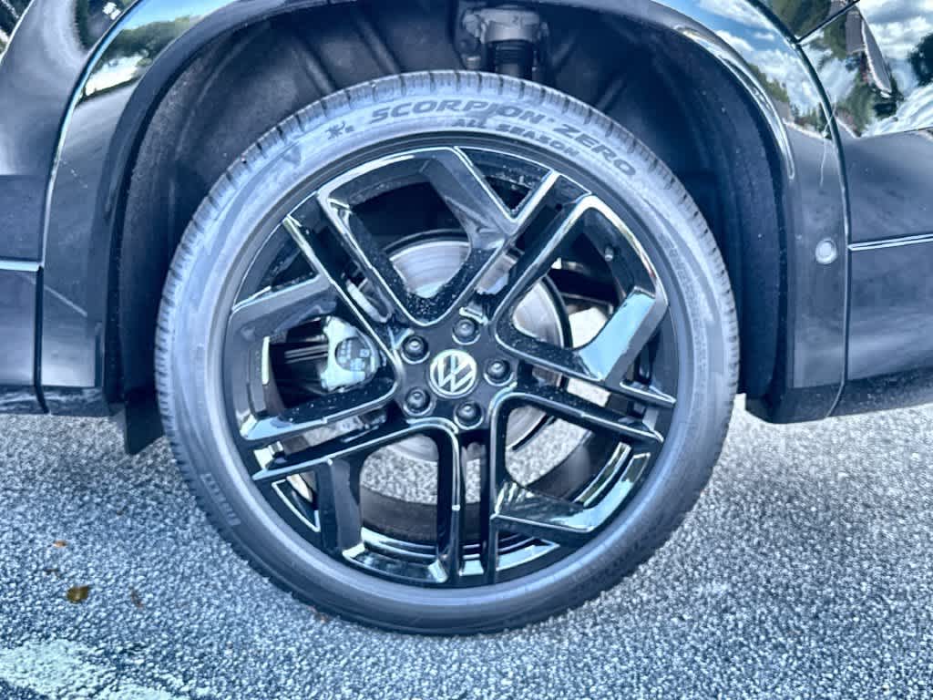 2026 Volkswagen Tiguan SE R-Line Black