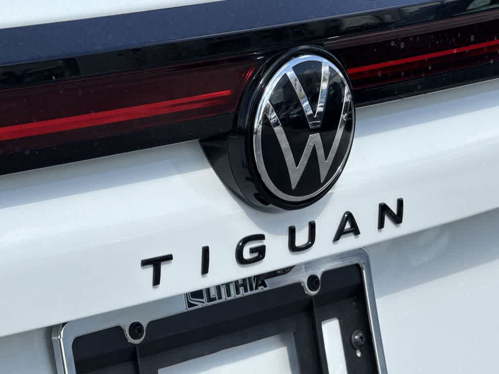 2026 Volkswagen Tiguan SE R-Line Black