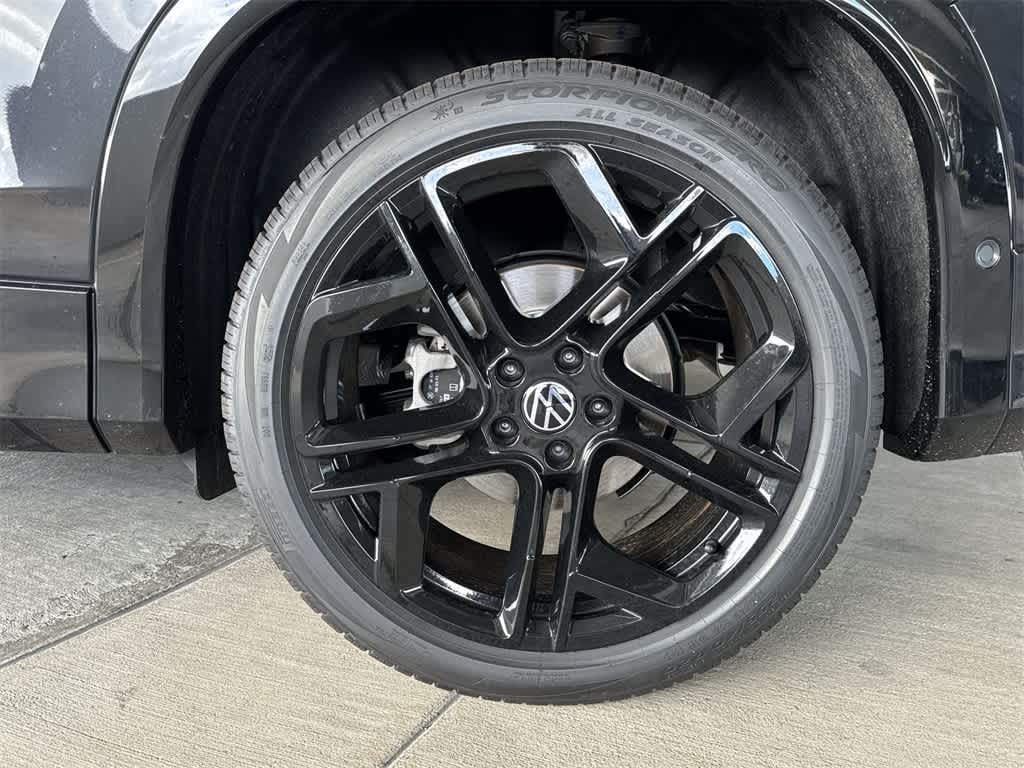 2026 Volkswagen Tiguan SE R-Line Black