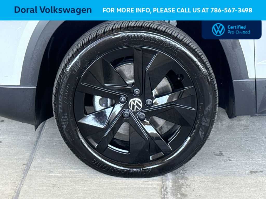 2025 Volkswagen Taos SE