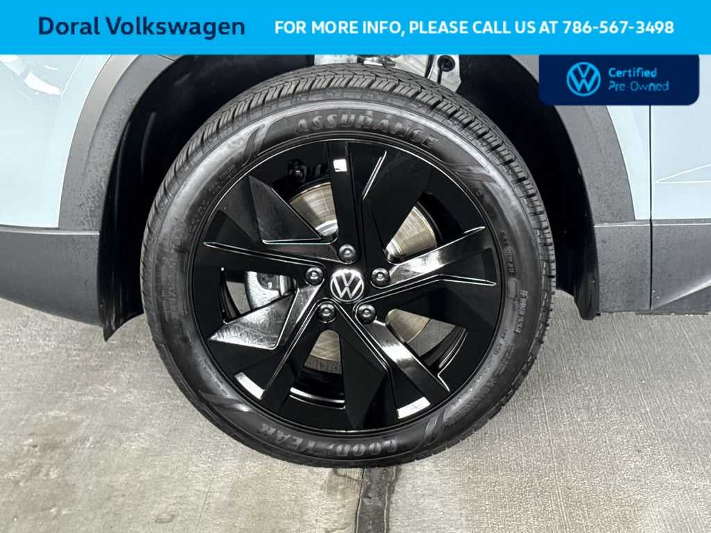 2025 Volkswagen Taos SE