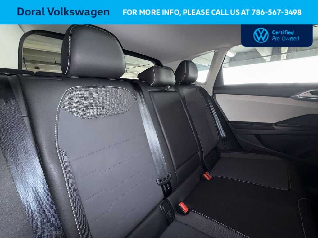 2025 Volkswagen Taos SE