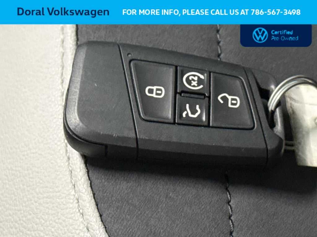2025 Volkswagen Taos SE