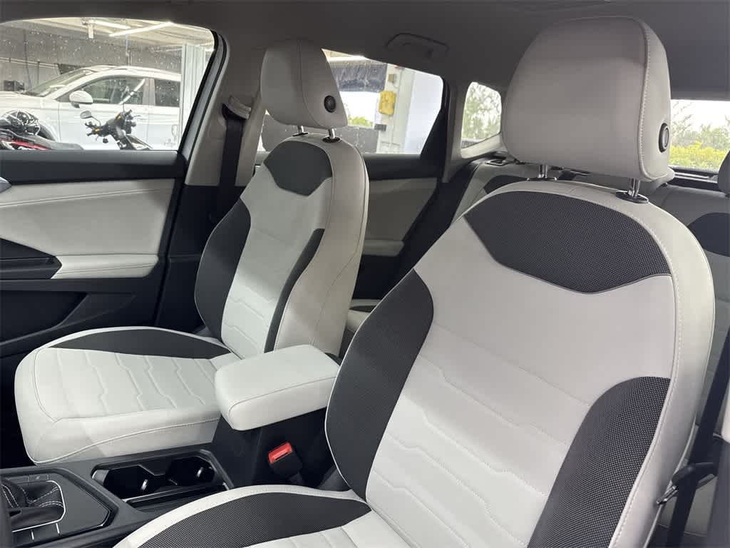 2026 Volkswagen Taos SE