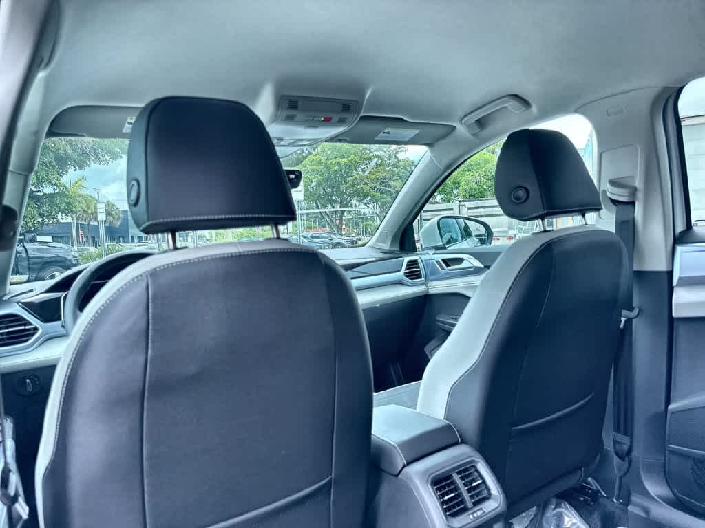 2026 Volkswagen Taos SE