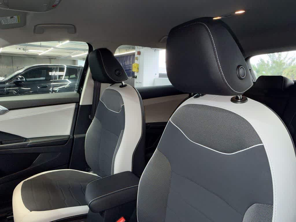 2026 Volkswagen Taos SE