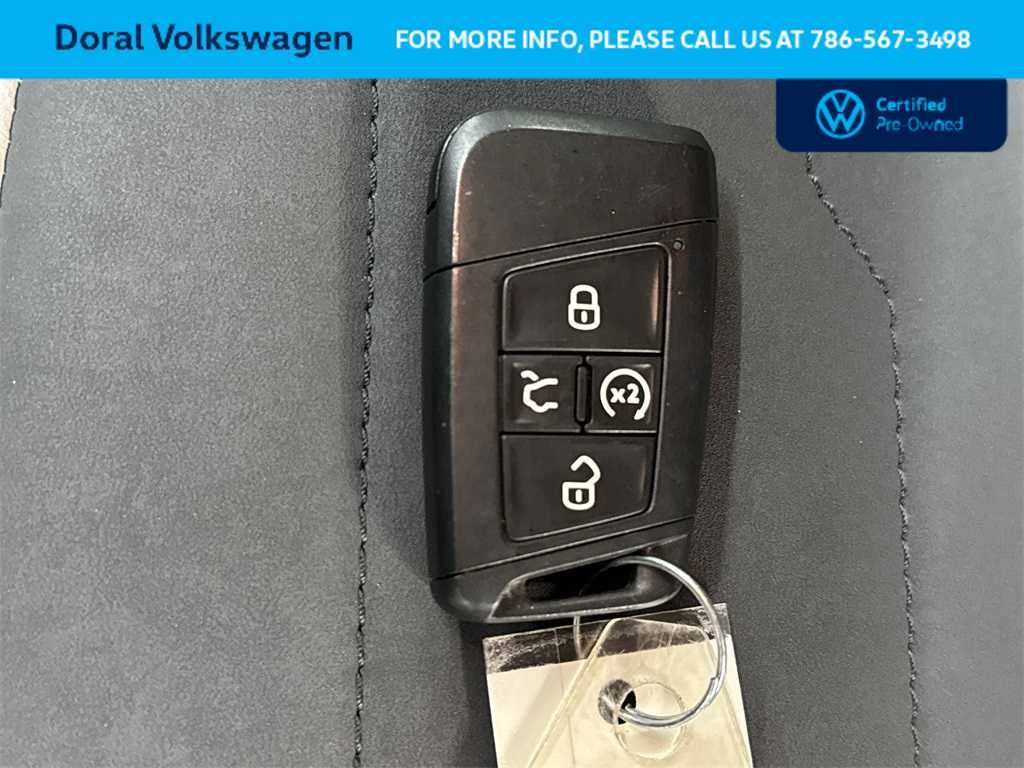 2025 Volkswagen Taos SE