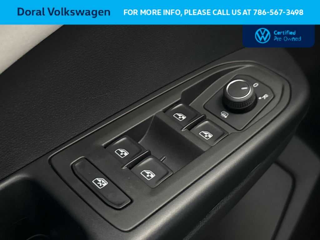 2025 Volkswagen Taos SE