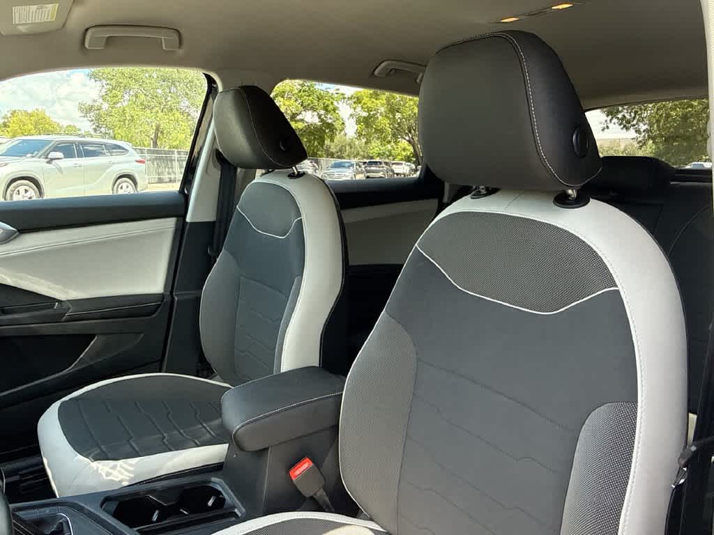 2026 Volkswagen Taos SE