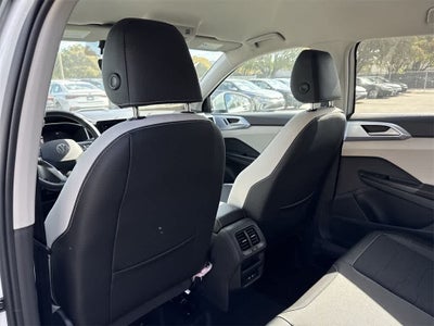 2026 Volkswagen Taos SE