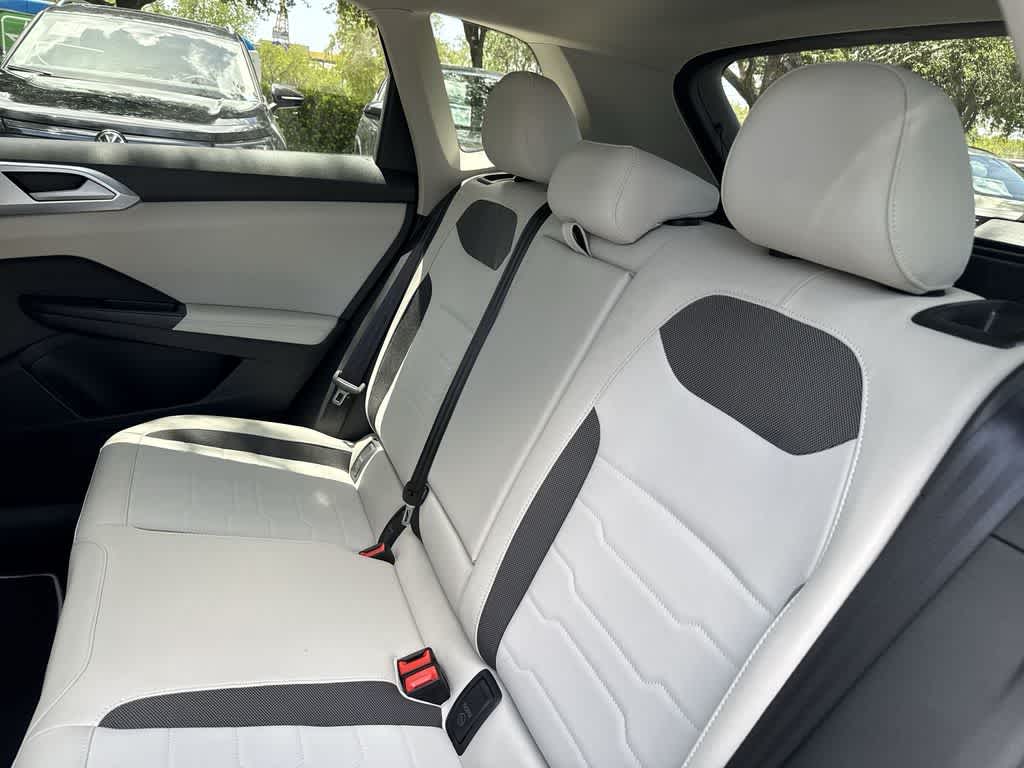 2026 Volkswagen Taos SE