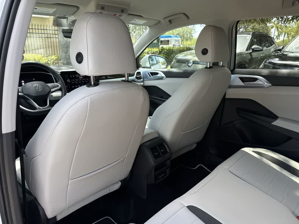 2026 Volkswagen Taos SE