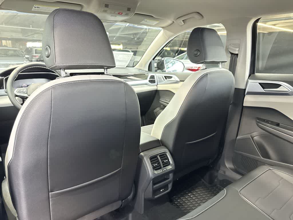 2025 Volkswagen Taos SE