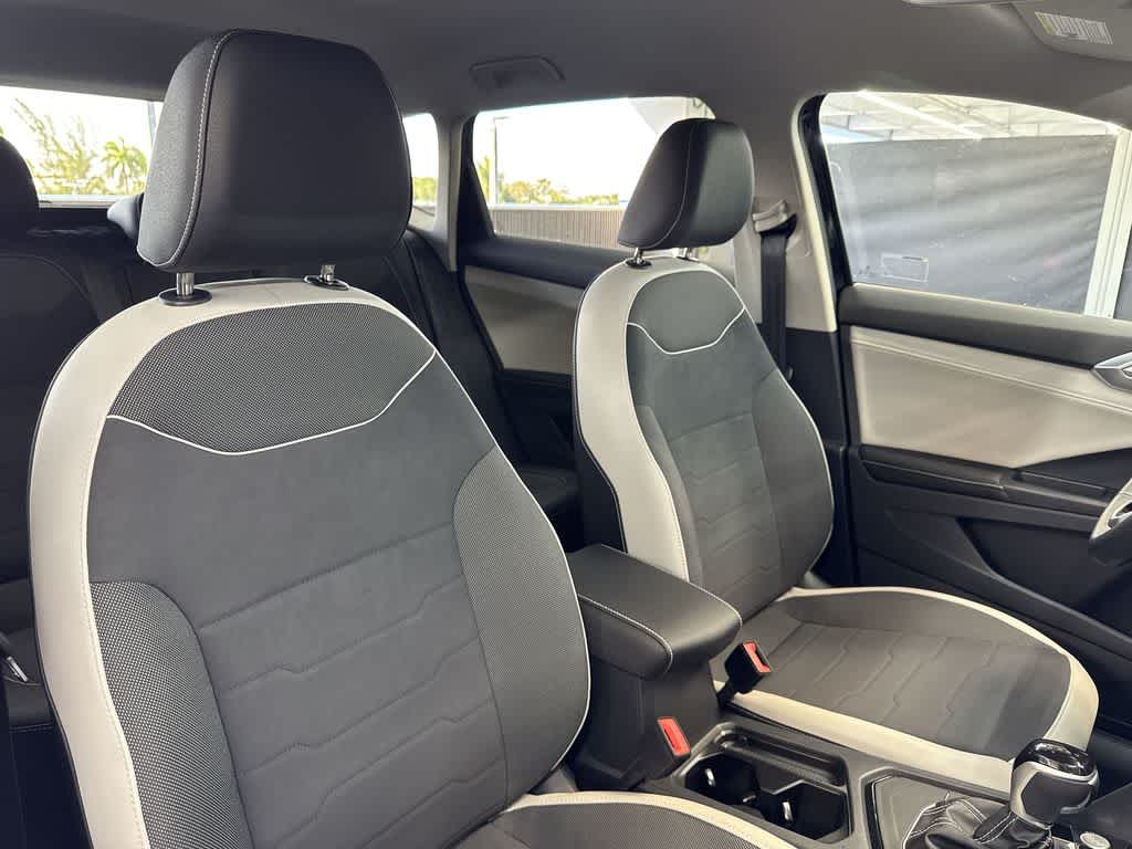 2025 Volkswagen Taos SE