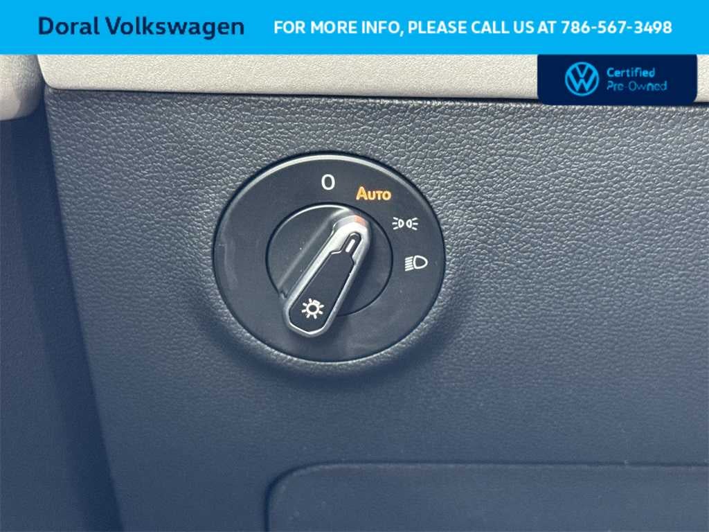 2025 Volkswagen Taos SE