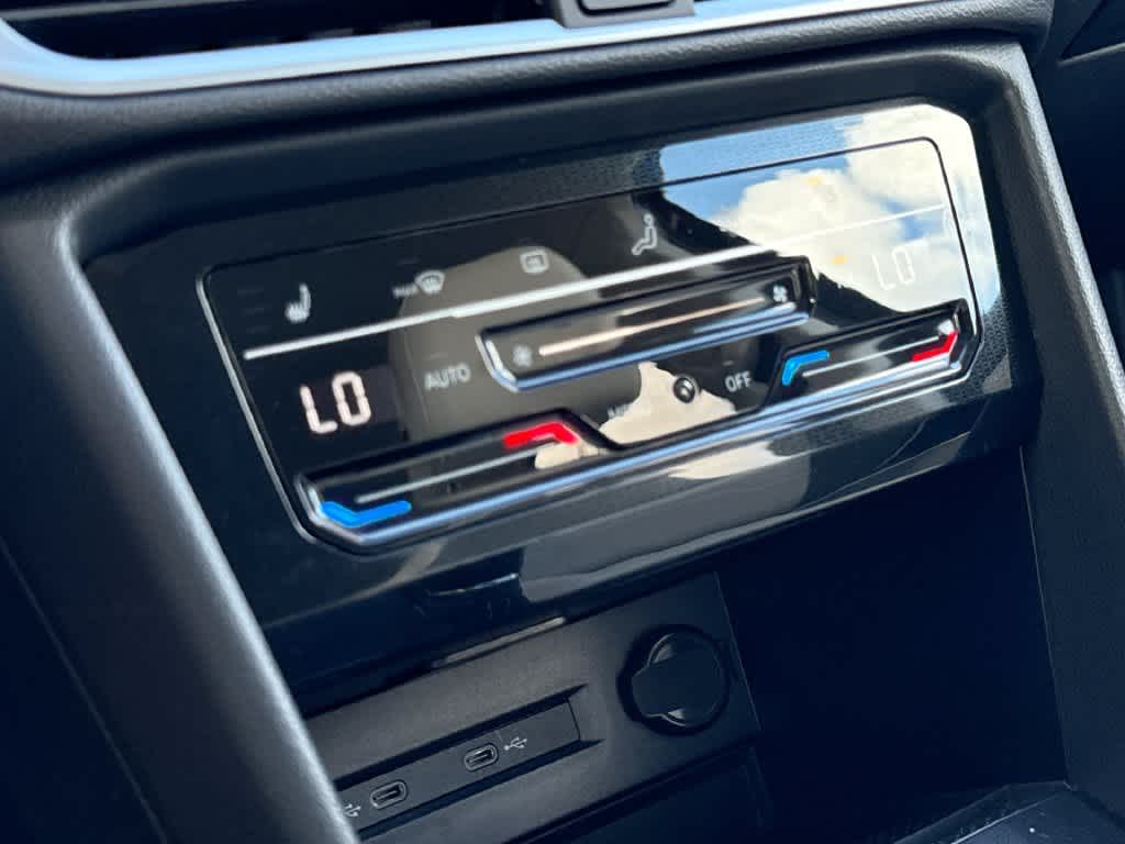 2026 Volkswagen Taos SE