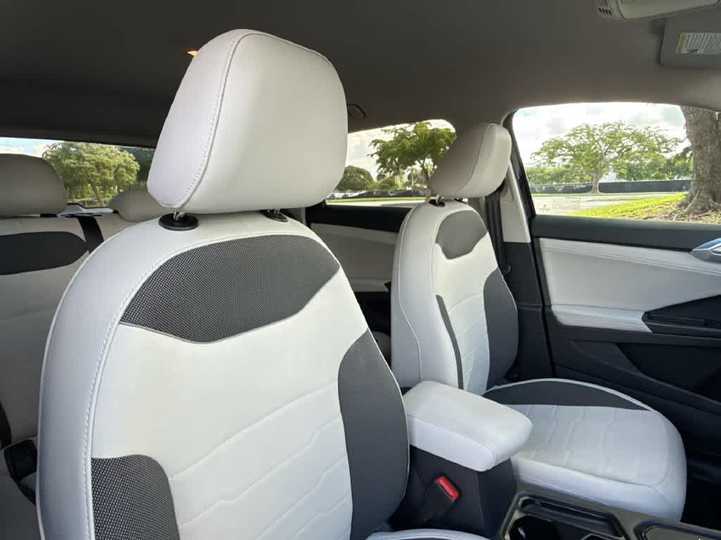 2026 Volkswagen Taos SE