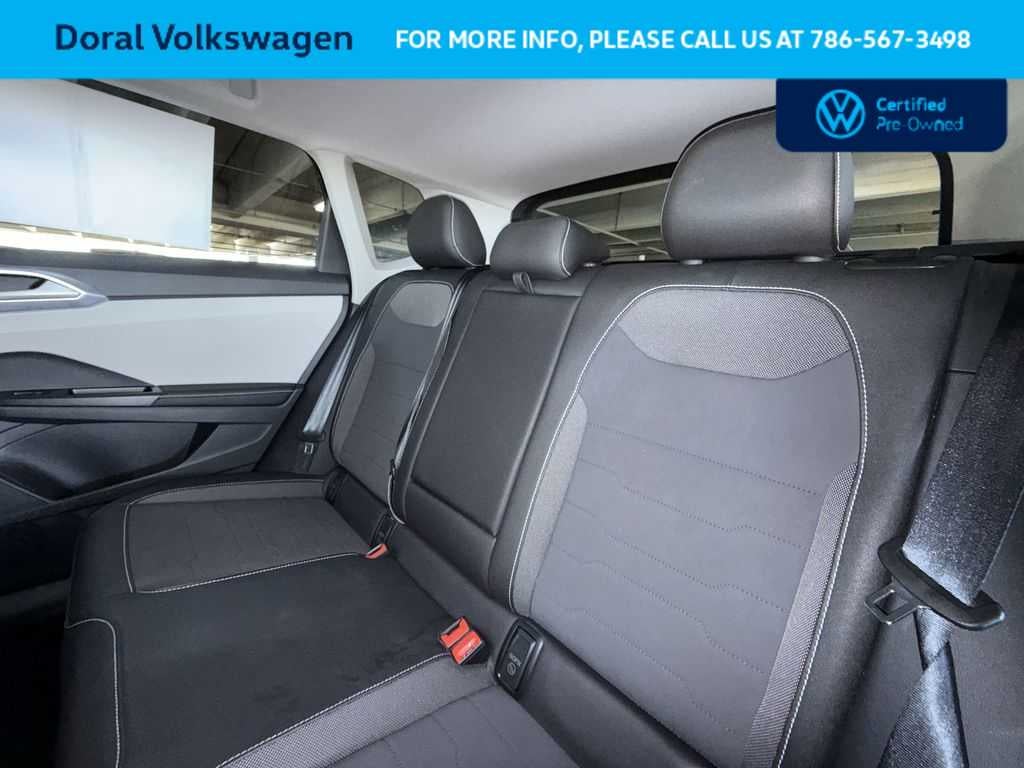 2025 Volkswagen Taos SE