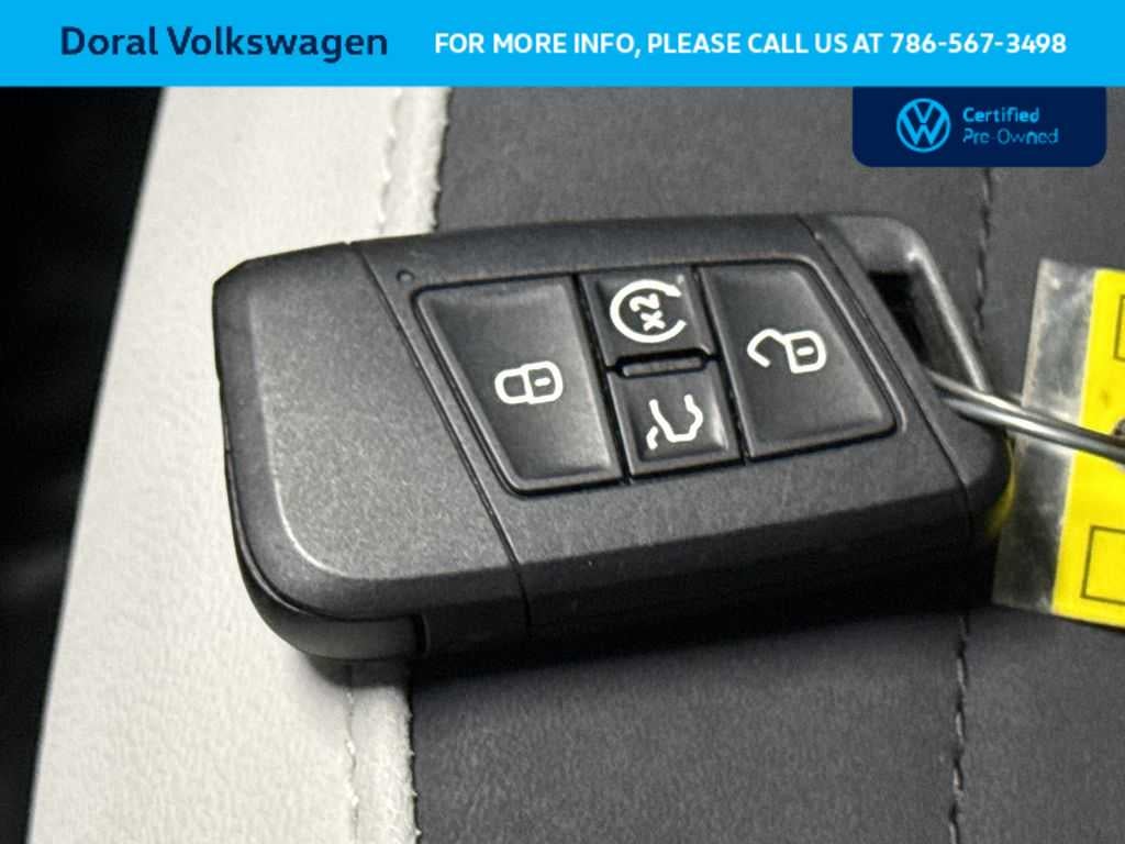 2025 Volkswagen Taos SE