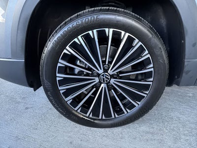 2025 Volkswagen Taos SE