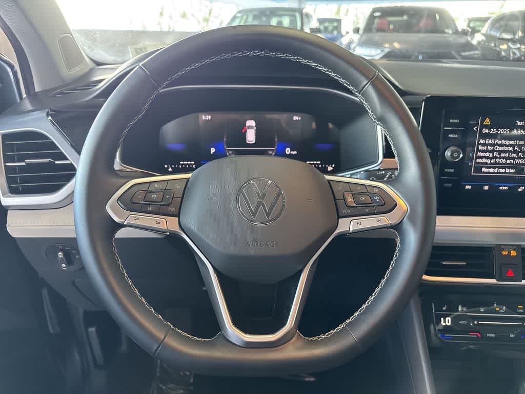 2025 Volkswagen Taos SE