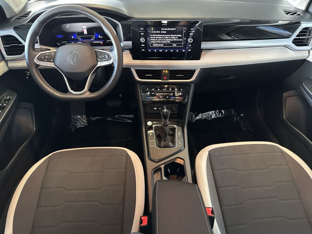 2025 Volkswagen Taos SE