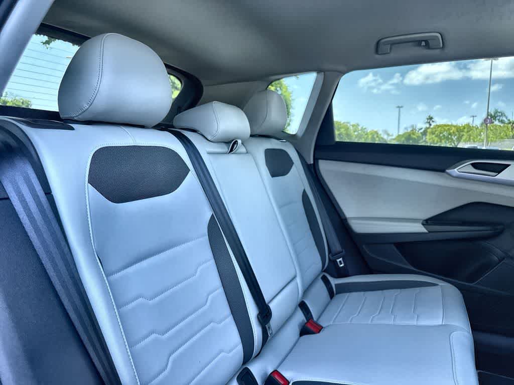 2026 Volkswagen Taos SE