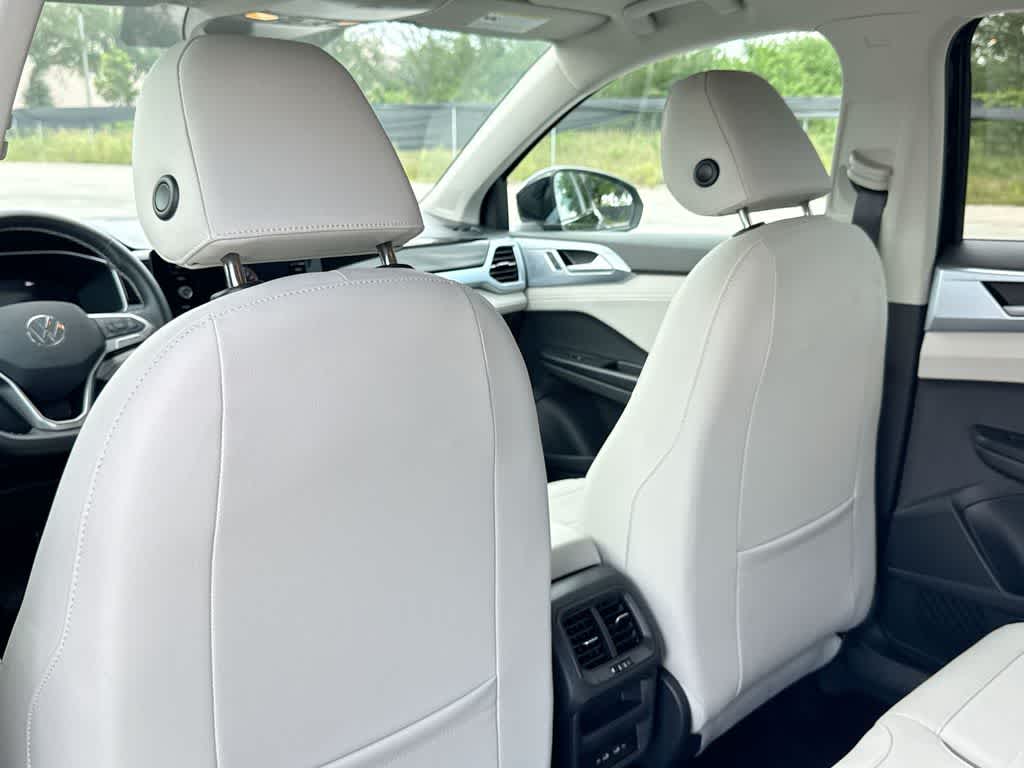 2026 Volkswagen Taos SE