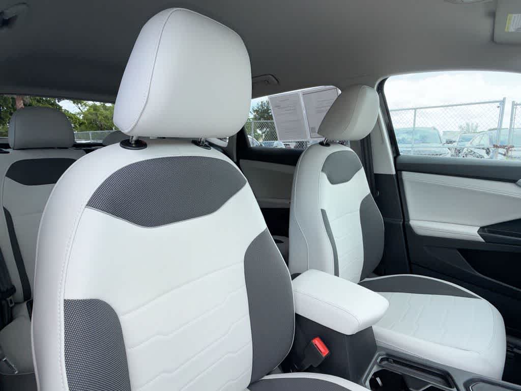 2026 Volkswagen Taos SE